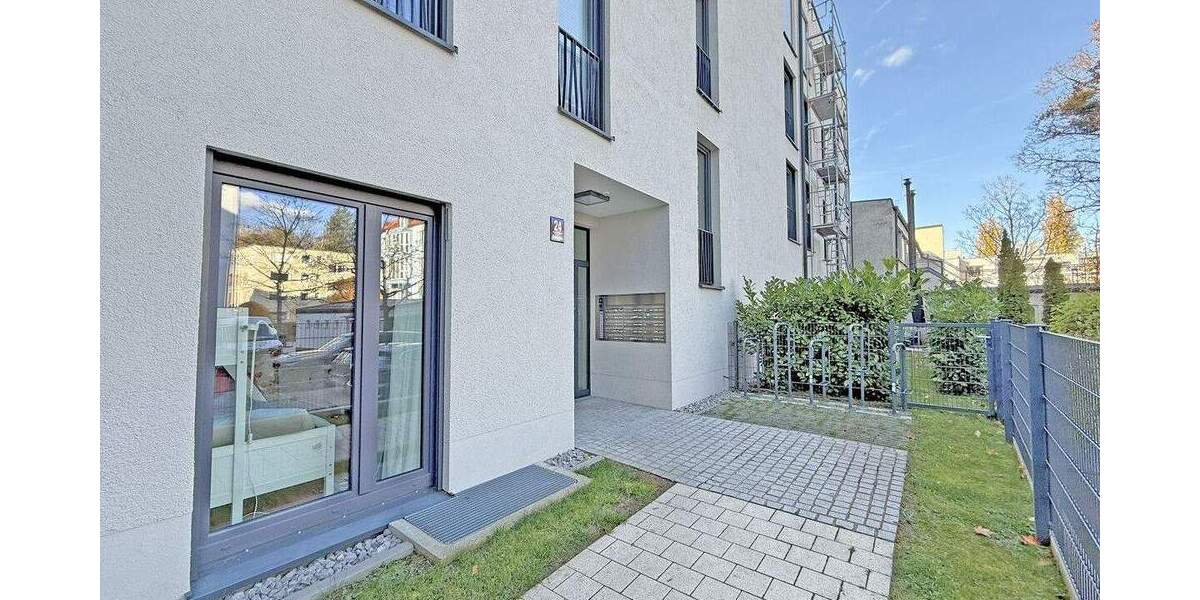 Helle 4-Zimmer-Wohnung mit 32 m² Dachterrasse, hochwertiger Ausstattung & Tiefgarage 4 zimmer