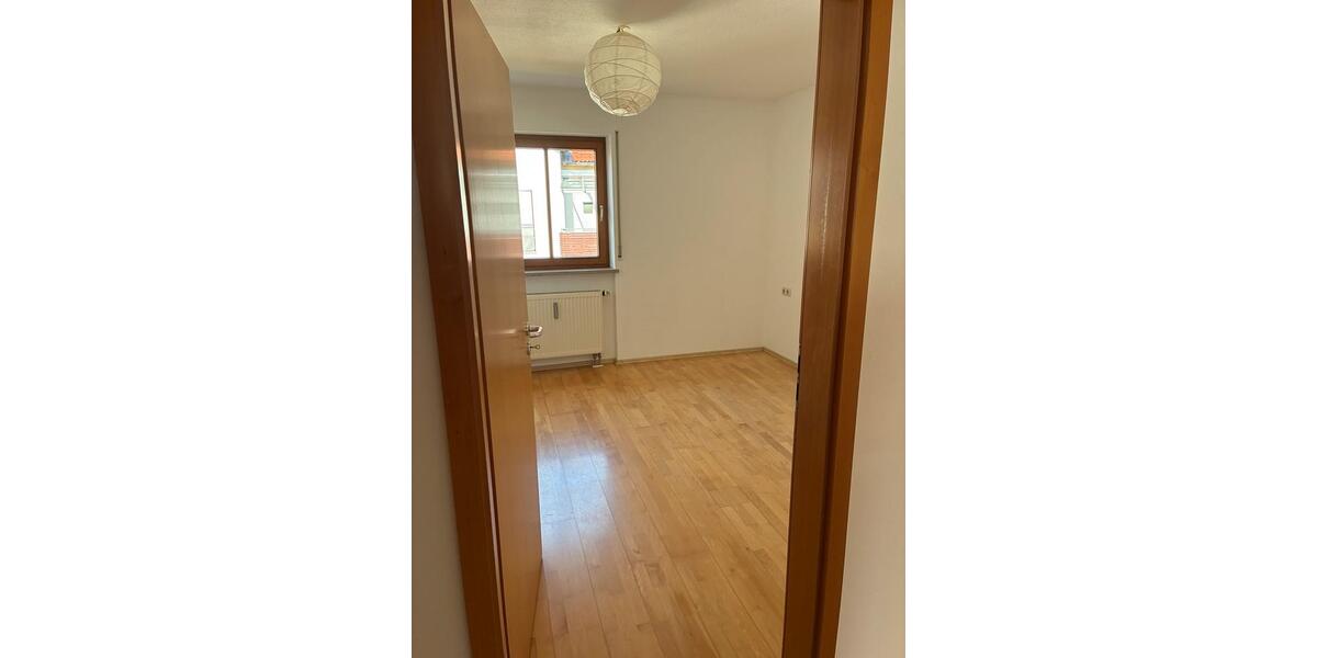 Etagenwohnung Traunreut Irsing - 3 Zimmer, 85 m&sup2;, 1.150&euro; | Angebot:25844468