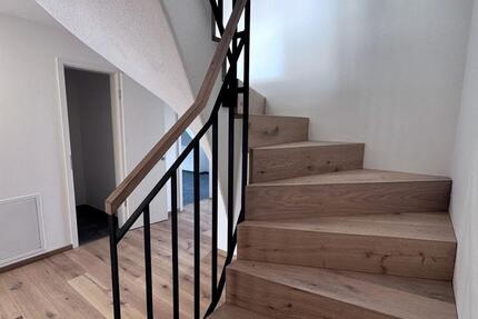 Repräsentative Neubau-Maisonette--Wohnung mit eigenem Bereich für Teenager oder Büro 3 zimmer