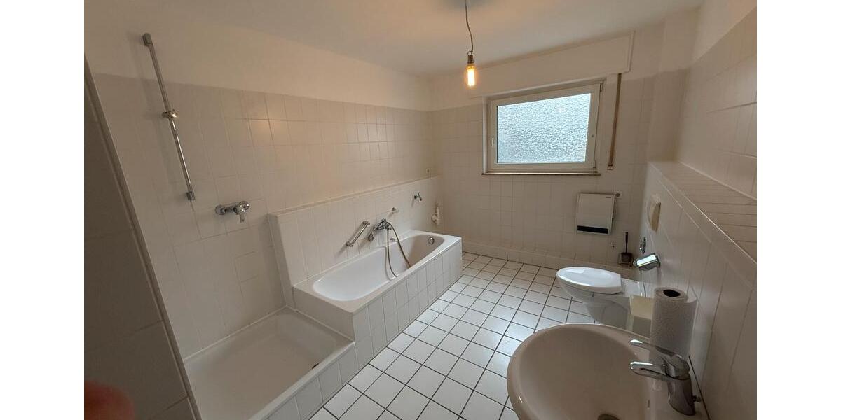 Etagenwohnung Bad Driburg - 4 Zimmer, 140 m&sup2;, 750&euro; | Angebot:26355308