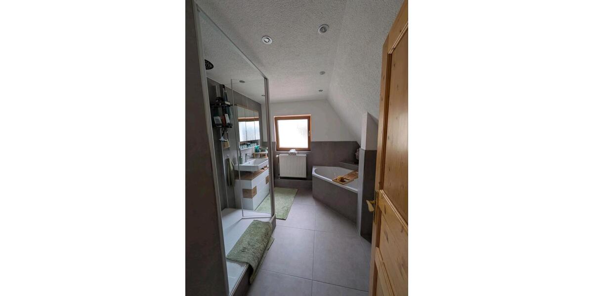 Einfamilienhaus Villingen-Schwenningen Schwenningen - 4 Zimmer, 95 m&sup2;, 1.800&euro; | Angebot:25980750