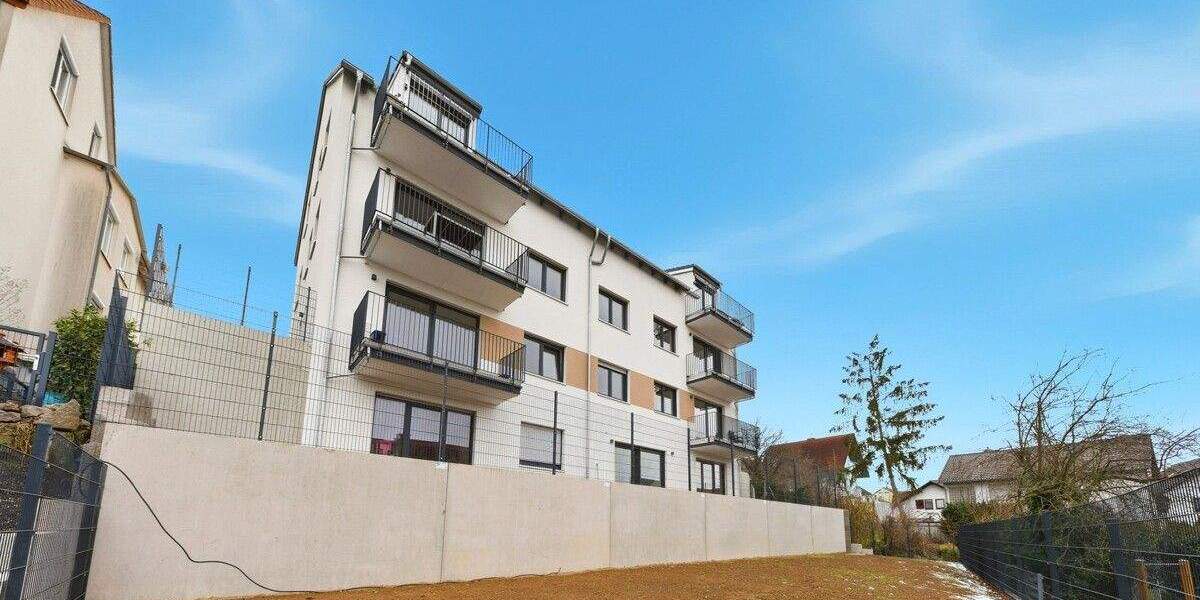 BLICKFANG: DG-Neubauwohnung mit 4 Zimmern, 2 Stellplätzen und Balkon mit wunderschöner Aussicht 4 zimmer