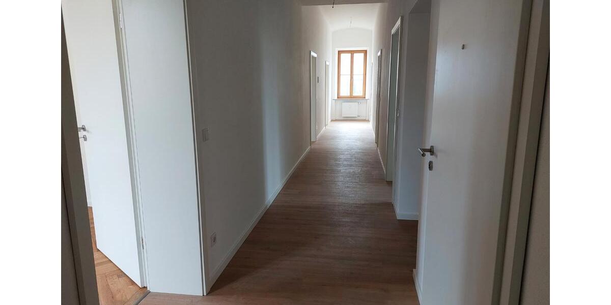 Erdgeschoßwohnung Straubing - 4 Zimmer, 137 m&sup2;, 1.050&euro; | Angebot:26007881