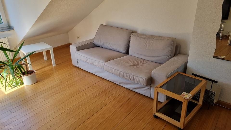 Geräumige und neuwertige 2-Zimmer-DG-Wohnung mit Balkon und Einba 2 zimmer