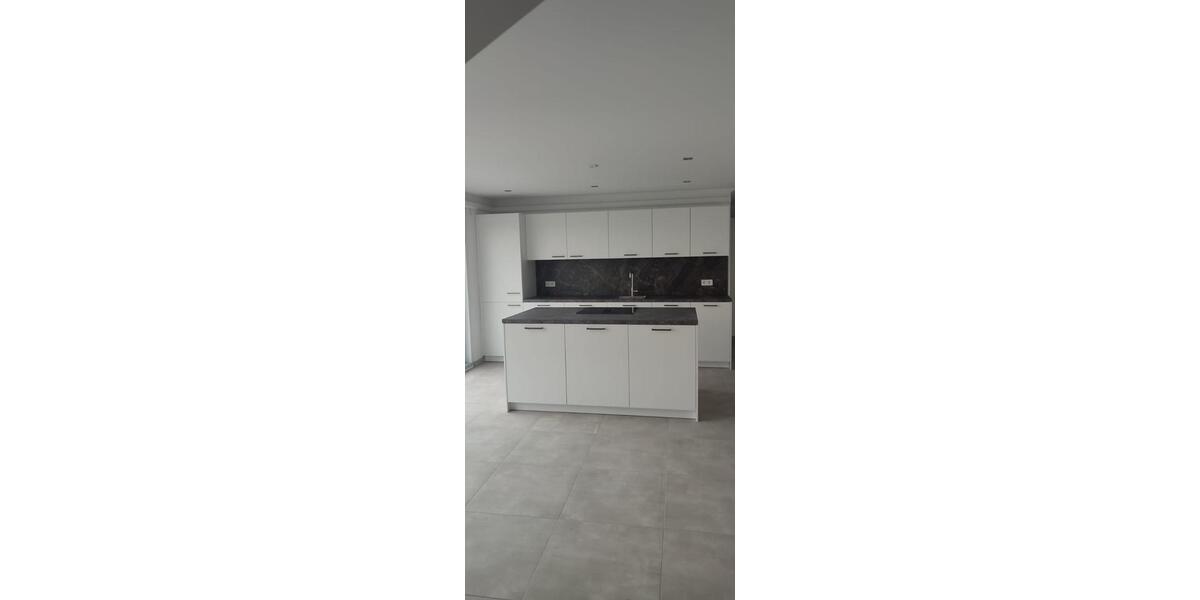 Helle 4-Zimmer Dachgeschoss Wohnung mit offener Wohnküche inkl. EBK! 4 zimmer