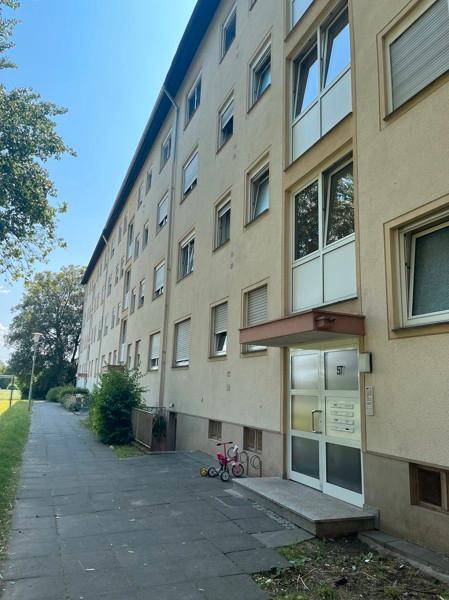 3-Zimmerwohnung im 1. OG mit Balkon! zimmer