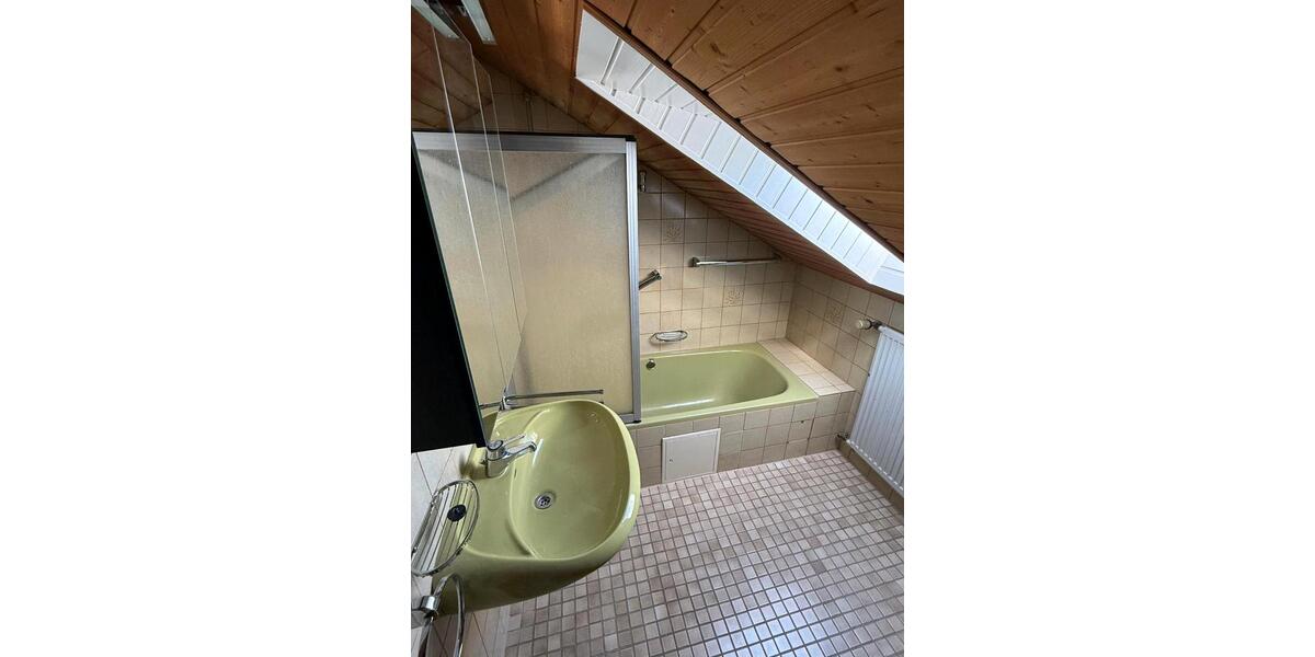 Dachgeschoßwohnung Sinzig - 2.5 Zimmer, 100 m&sup2;, 800&euro; | Angebot:26621581