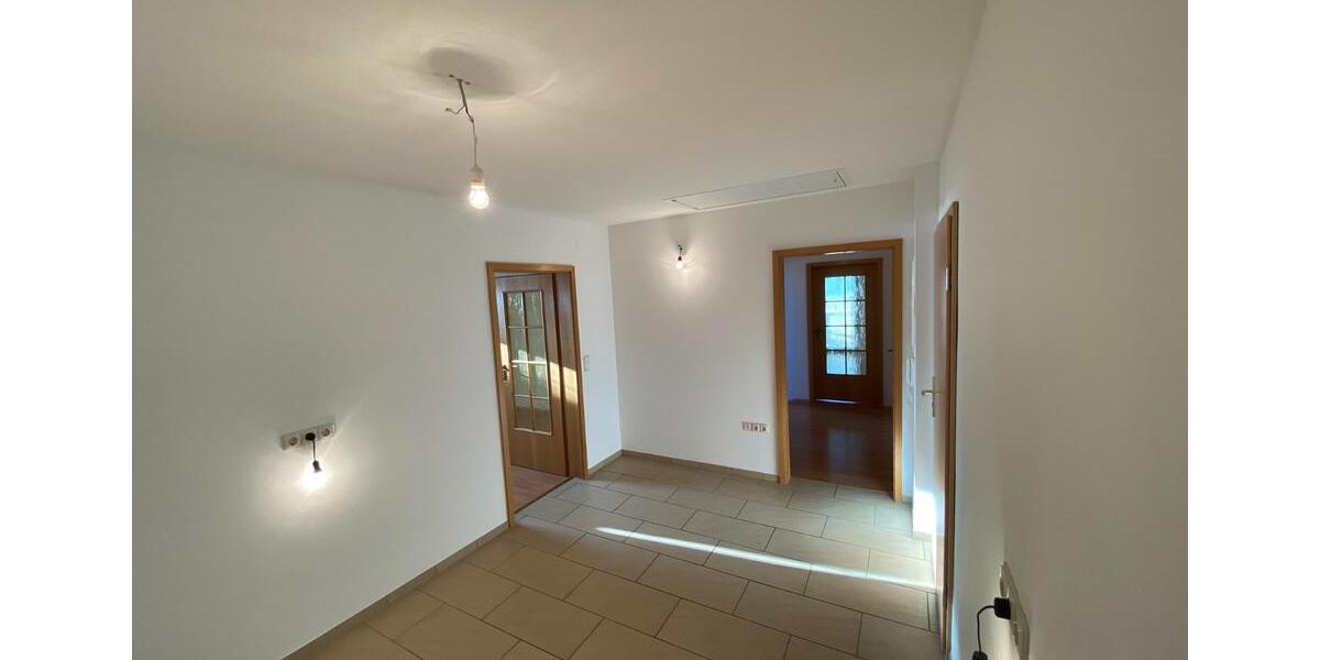 Etagenwohnung Heroldsberg - 3 Zimmer, 94 m&sup2;, 990&euro; | Angebot:25185442