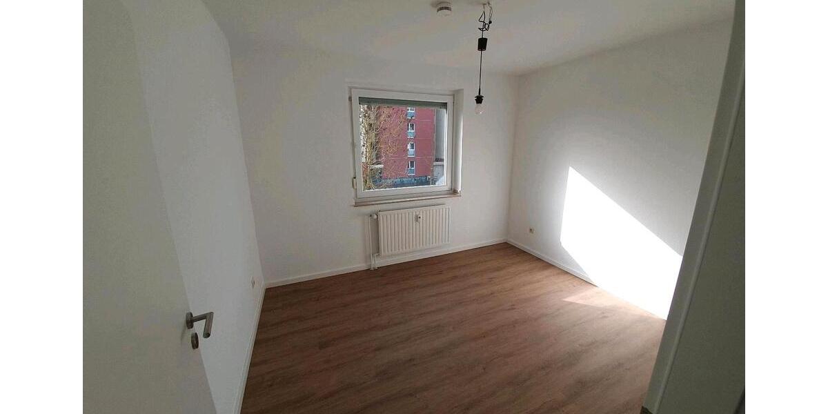 Etagenwohnung Sarstedt - 3 Zimmer, 92 m&sup2;, 920&euro; | Angebot:26702915