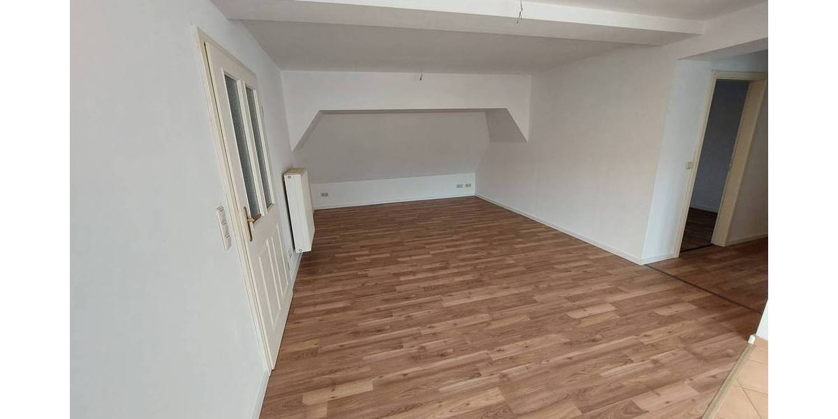 Etagenwohnung Roßwein - 3 Zimmer, 65 m&sup2;, 325&euro; | Angebot:25686207