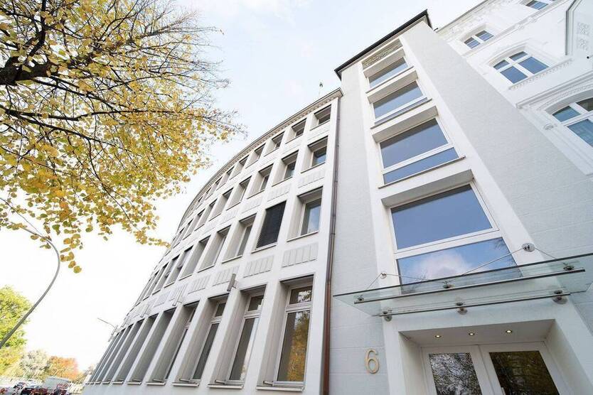 10 traumhafte einzelne Büros, direkt an der Alster - All-in-Miete