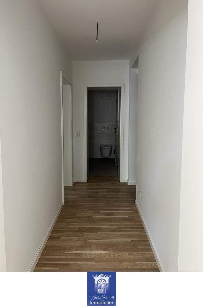 Liebevoll und modern sanierte Wohnung im Erstbezug! Erker, Fußbodenheizung, Parkett! 3 zimmer