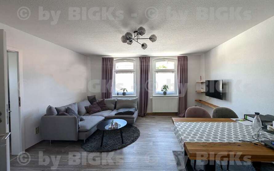 Zella-Mehlis: 3 Zimmer Wohnung,sepKüche,Bad mit Dusche, GROSSER GARTEN (-;)