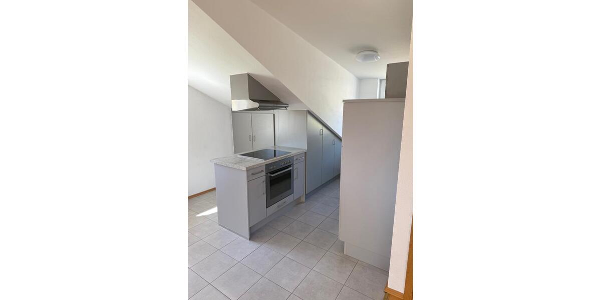 Dachgeschoßwohnung Knittlingen - 3 Zimmer, 96 m&sup2;, 850&euro; | Angebot:26073135