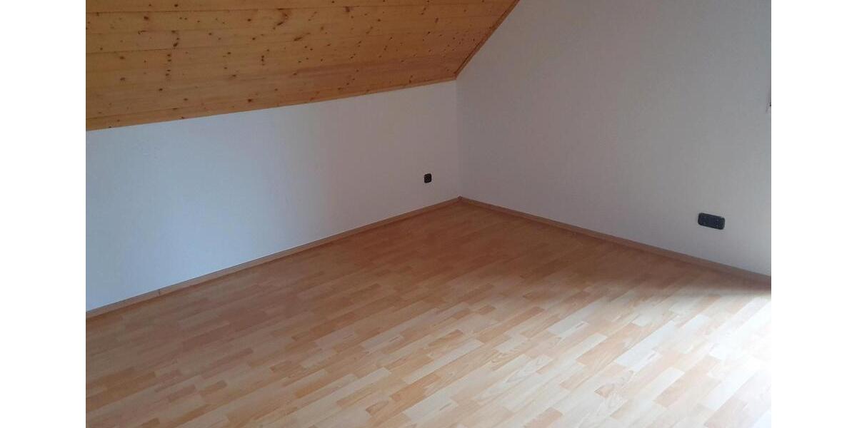 Dachgeschoßwohnung Schnaittenbach - 4 Zimmer, 130 m&sup2;, 1.050&euro; | Angebot:26223709