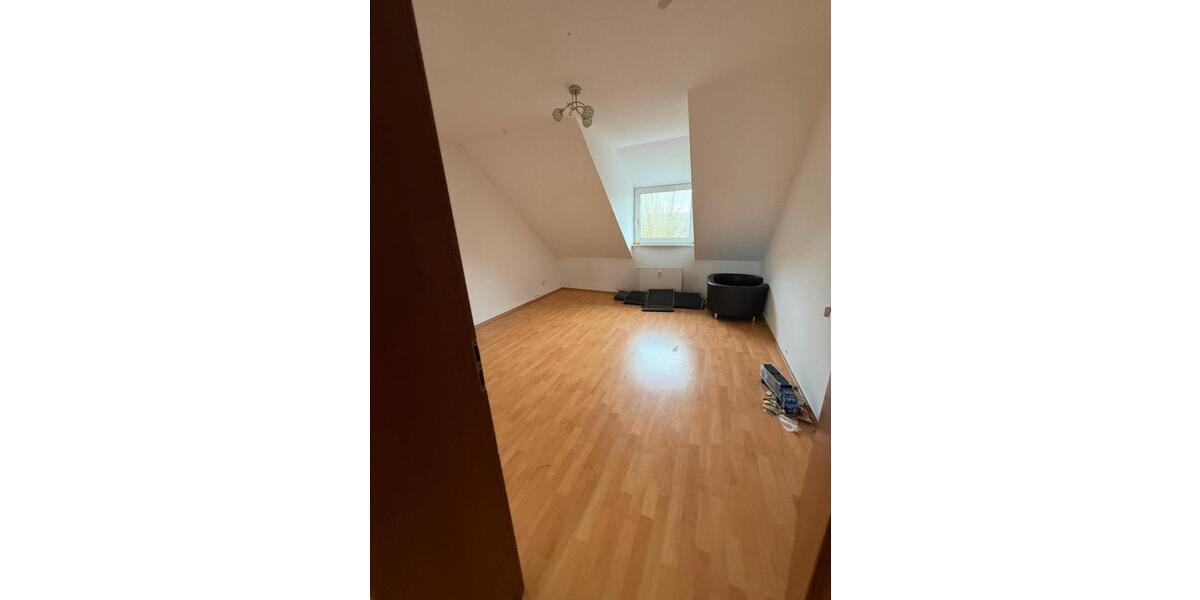 Dachgeschoßwohnung Essen Stadtbezirk IV - 3 Zimmer, 75 m&sup2;, 550&euro; | Angebot:26491263
