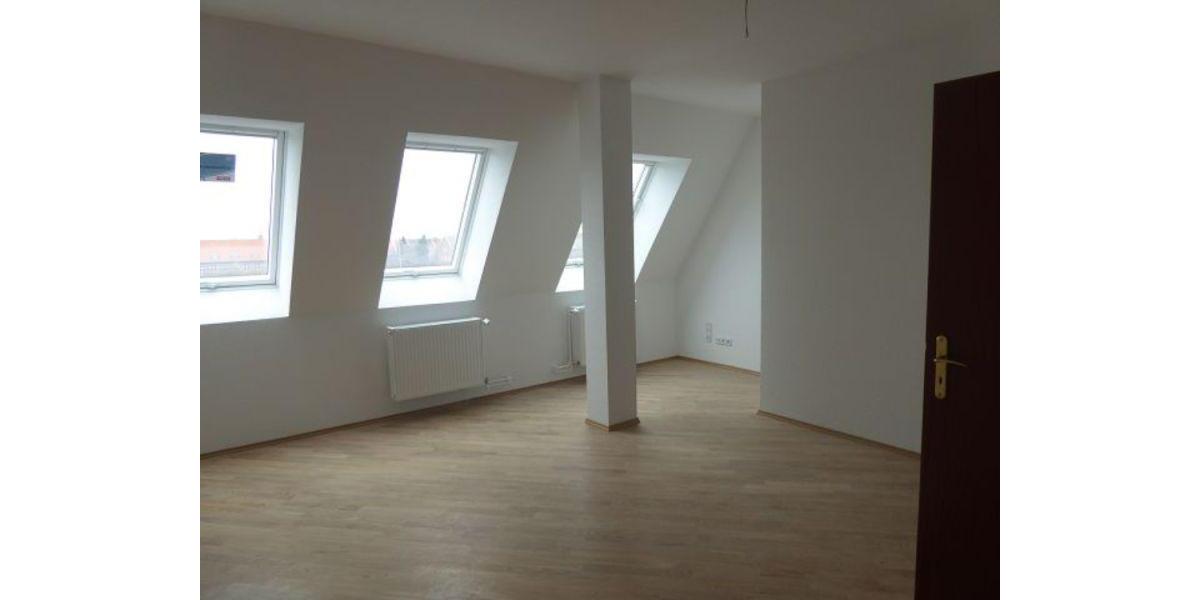 Dachgeschoßwohnung Berlin Spandau - 3 Zimmer, 80 m&sup2;, 1.274&euro; | Angebot:26690102