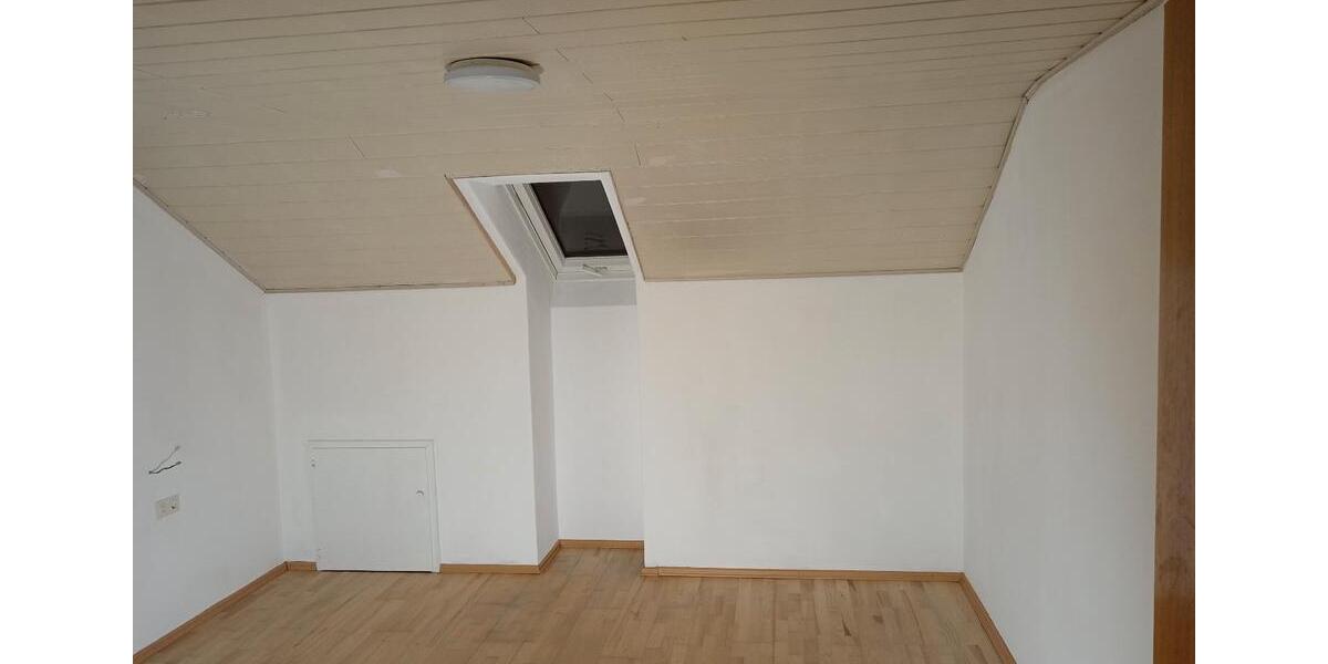 Dachgeschoßwohnung Krumbach (Schwaben) - 3 Zimmer, 65 m&sup2;, 650&euro; | Angebot:26018689