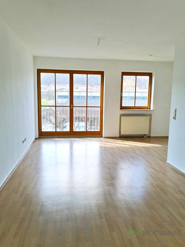 (13648 01) Meiningen: kleine ruhige 2-Zimmer Wohnung mit PKW-Stellplatz und Keller, EBK möglich