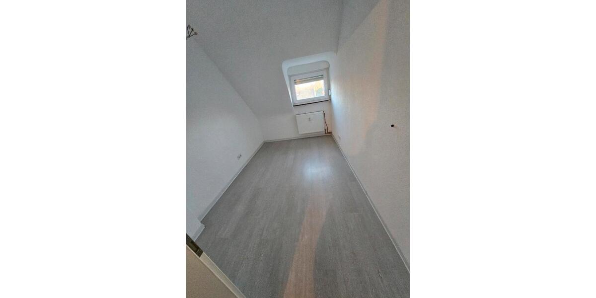 Dachgeschoßwohnung Völklingen - 4 Zimmer, 70 m&sup2;, 600&euro; | Angebot:26021097