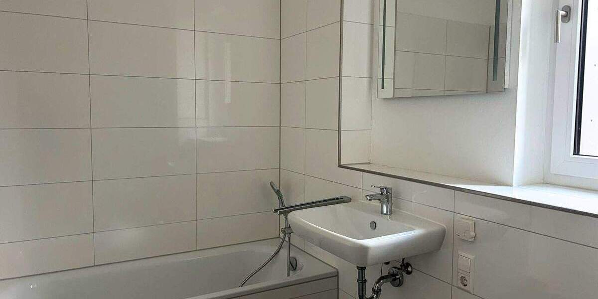 FAMILIEN AUFGEPASST: Modernes Reihenhaus mit 4,5 Zimmern, 2 Bädern, EBK, Terrasse, Keller u.v.m. in Hannover 4 zimmer