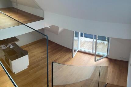 Neuwertige DG-Wohnung Balkon und Einbauküche zimmer