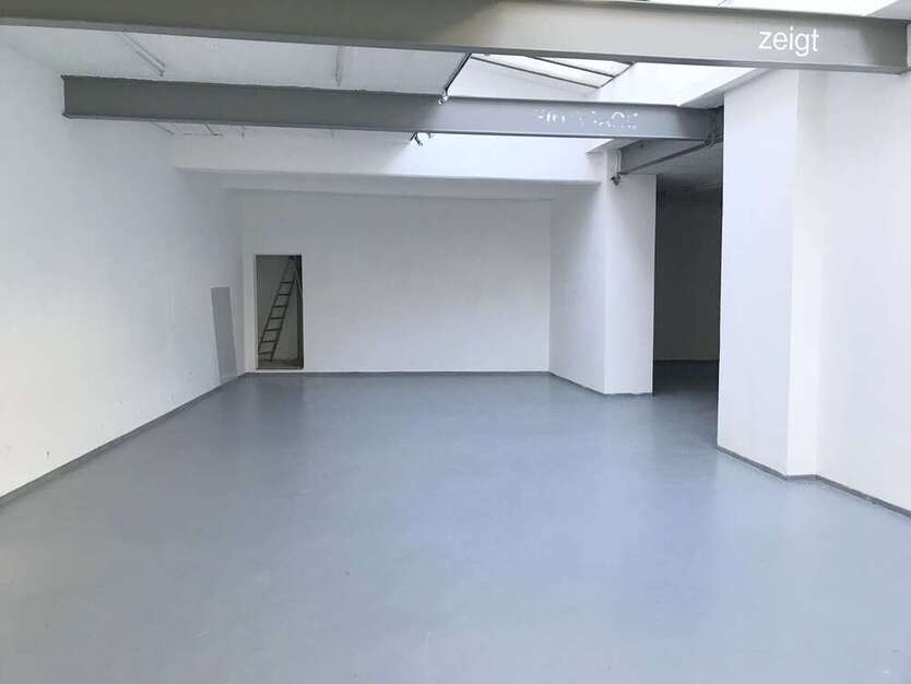 Halle in Krefeld 1.250 € 220 m²