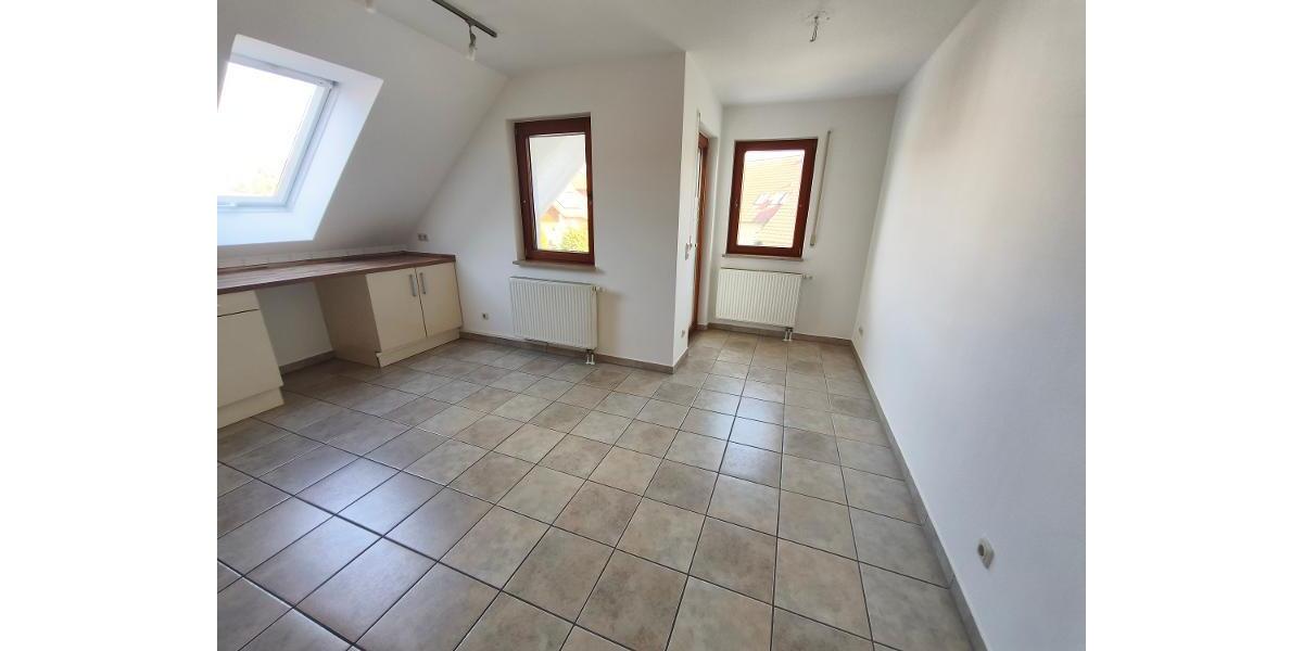 3 Zi. Wohnung im DG (1.OG) mit Balkon und Carport - Etagenwohnung Pommersfelden | Angebot:27230171