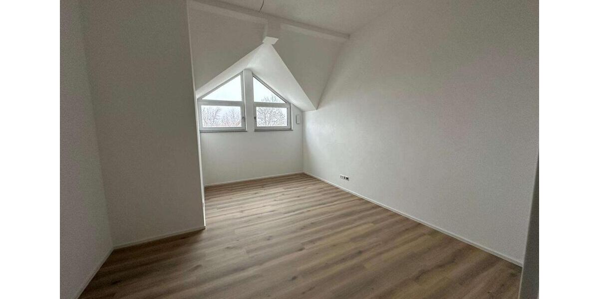 Dachgeschoßwohnung Vöhringen - 4 Zimmer, 121 m&sup2;, 1.578&euro; | Angebot:26443279