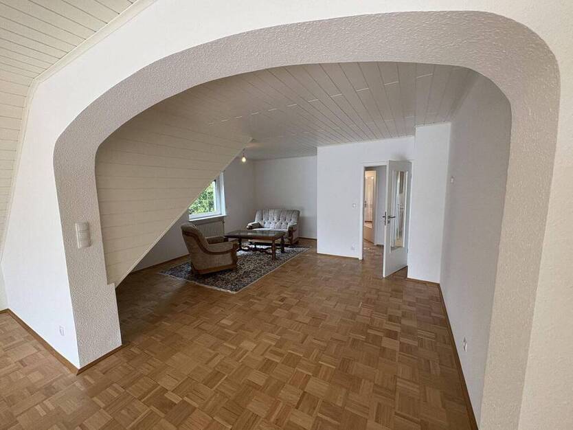 Stilvolle 3-ZKB-Dachgeschoßwohnung in begehrter, ruhiger Wohnlage - Erstbezug nach Renovierung 2025
