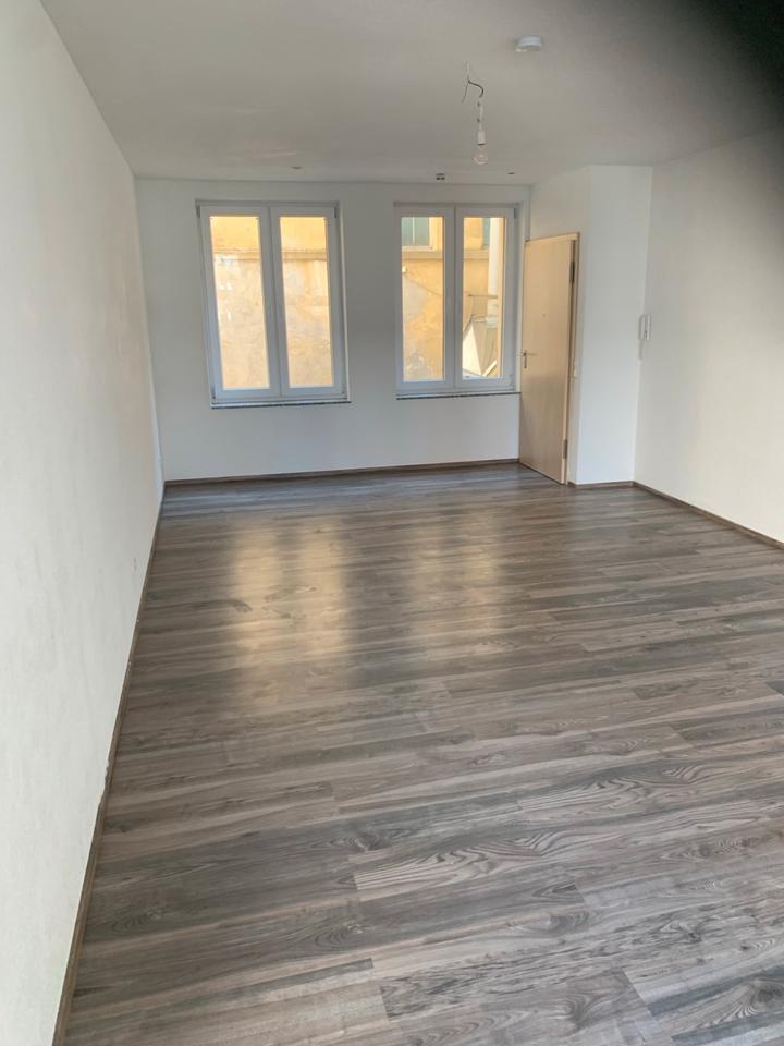 Söhne 4 Zimmer wohnen zum vermieten mit schönen EssZimmer