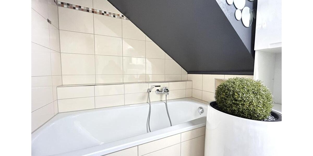 Dachgeschoßwohnung Langenfeld (Rheinland) - 2 Zimmer, 76 m&sup2;, 975&euro; | Angebot:26565252