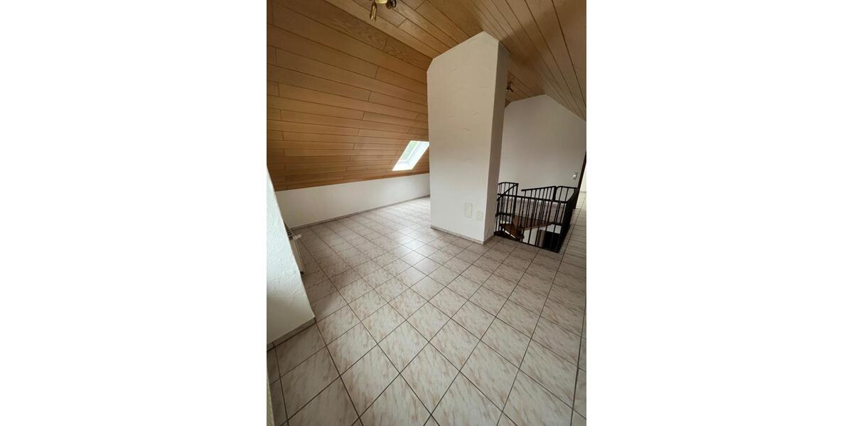 Dachgeschoßwohnung Völklingen - 4 Zimmer, 98 m&sup2;, 640&euro; | Angebot:25869334