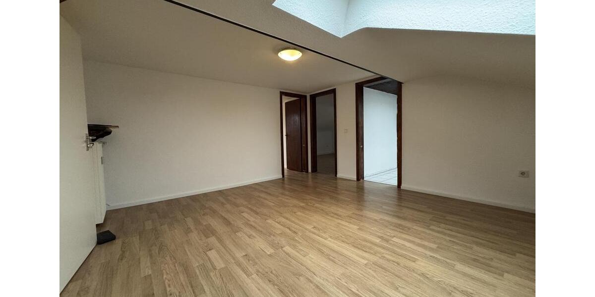 Gemütliche DG-Wohnung in Herkenrath für Familie oder WG 4 zimmer