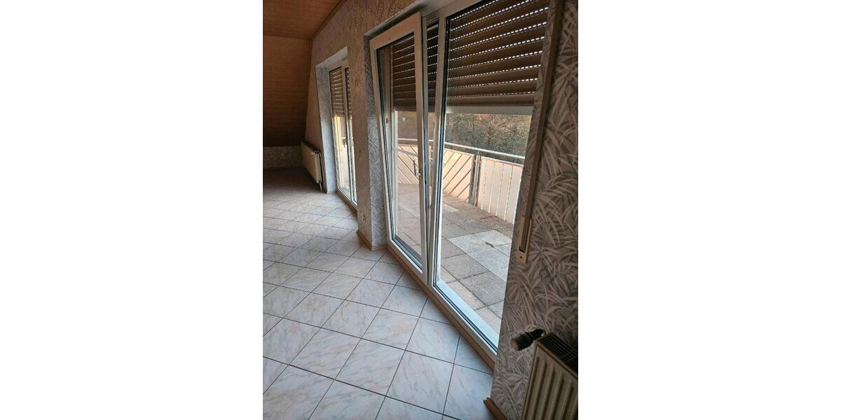 Dachgeschoßwohnung Niederaula - 4 Zimmer, 107 m&sup2;, 950&euro; | Angebot:26065932