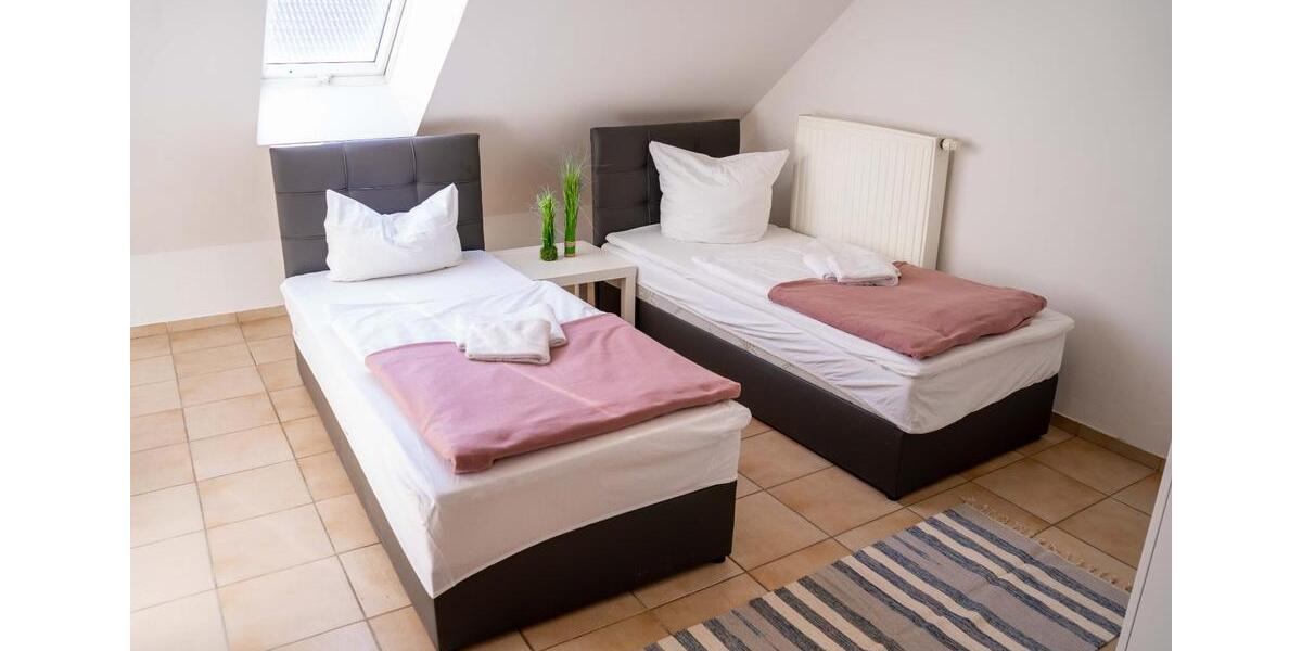 Wohnen auf Zeit Nittendorf - 3 Zimmer, 90 m&sup2;, 80&euro; | Angebot:10693688