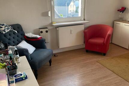 WG-Zimmer (ca. 20 m²) ab 01.04. – nur an eine Frau zu vermieten 3 zimmer
