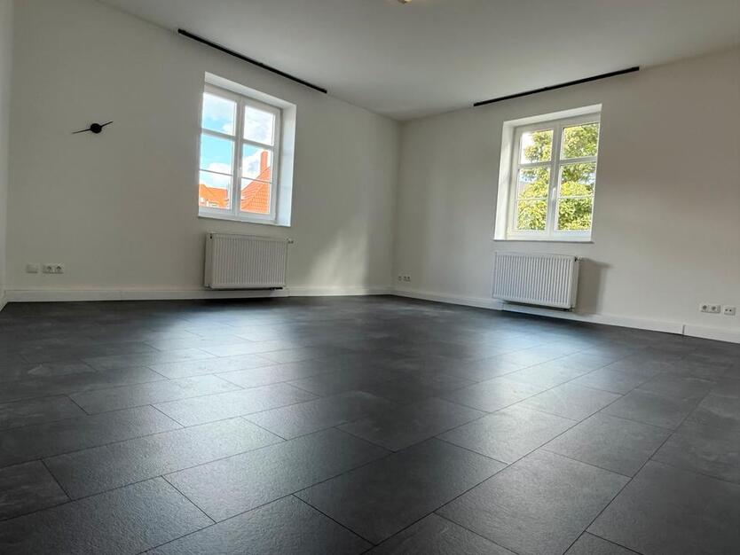 Großzügige 4-Zim-Wohnung in beste Lage. Best für WG oder Familien