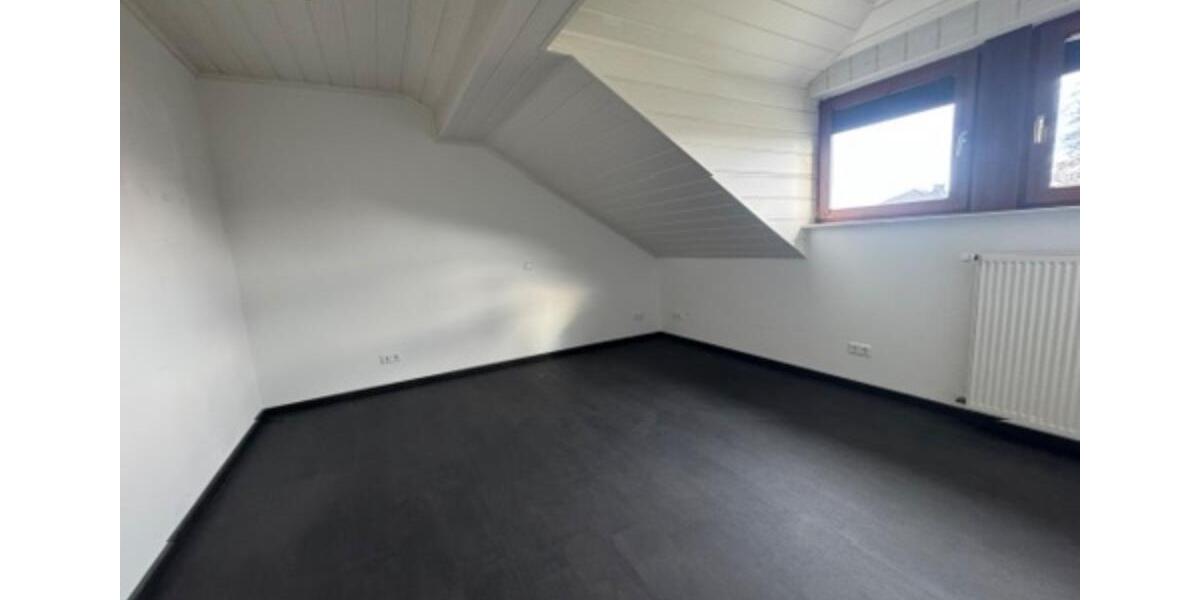 Dachgeschoßwohnung Delbrück - 5 Zimmer, 160 m&sup2;, 1.400&euro; | Angebot:24751079
