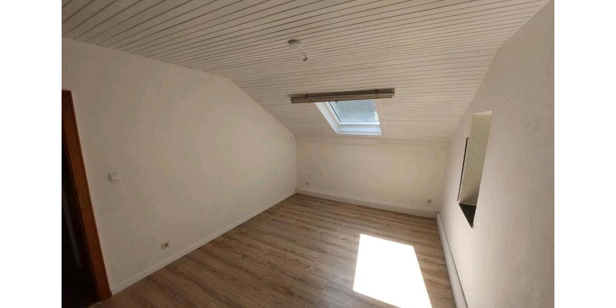 Dachgeschoßwohnung Birresborn - 4 Zimmer, 100 m&sup2;, 650&euro; | Angebot:26006248