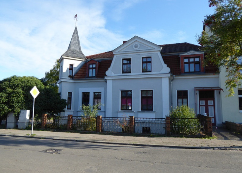 Schön sanierte 2-Zimmer Wohnung mit Küche und Tageslichtbad zimmer