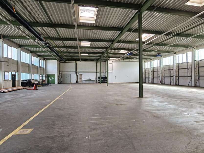 Halle in Sundern (Sauerland) 3.150 € 1150 m²