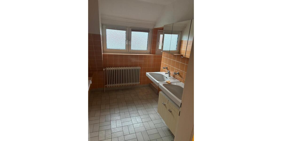 Dachgeschoßwohnung Stadthagen - 6 Zimmer, 145 m&sup2;, 900&euro; | Angebot:24801342