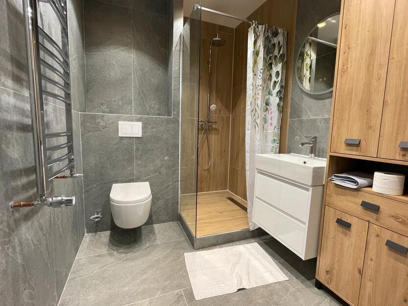 Exclusiv möbilierte Wohnung. Zentrale Lage zimmer