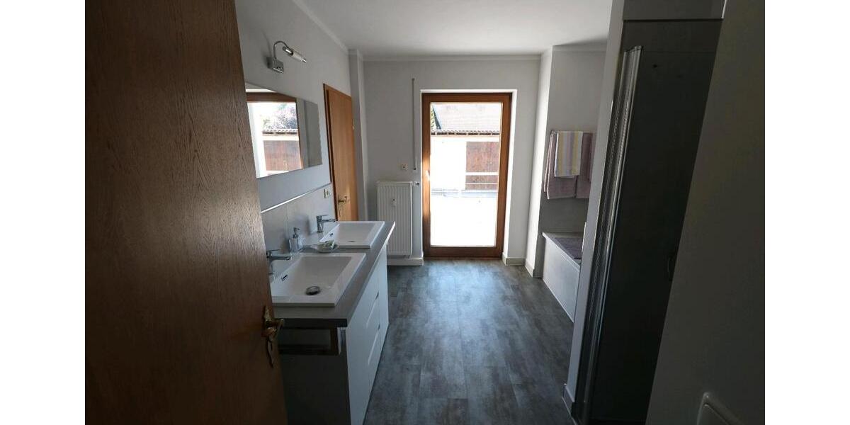 Erdgeschoßwohnung Affing - 4 Zimmer, 125 m&sup2;, 1.800&euro; | Angebot:23828938