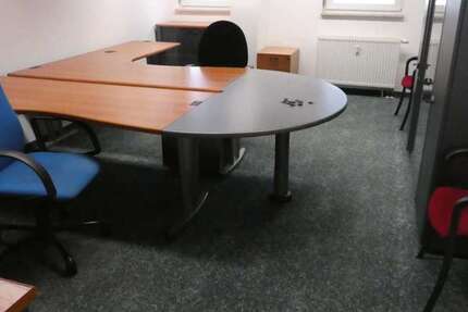 Büro in Roth 471 € 27 m²