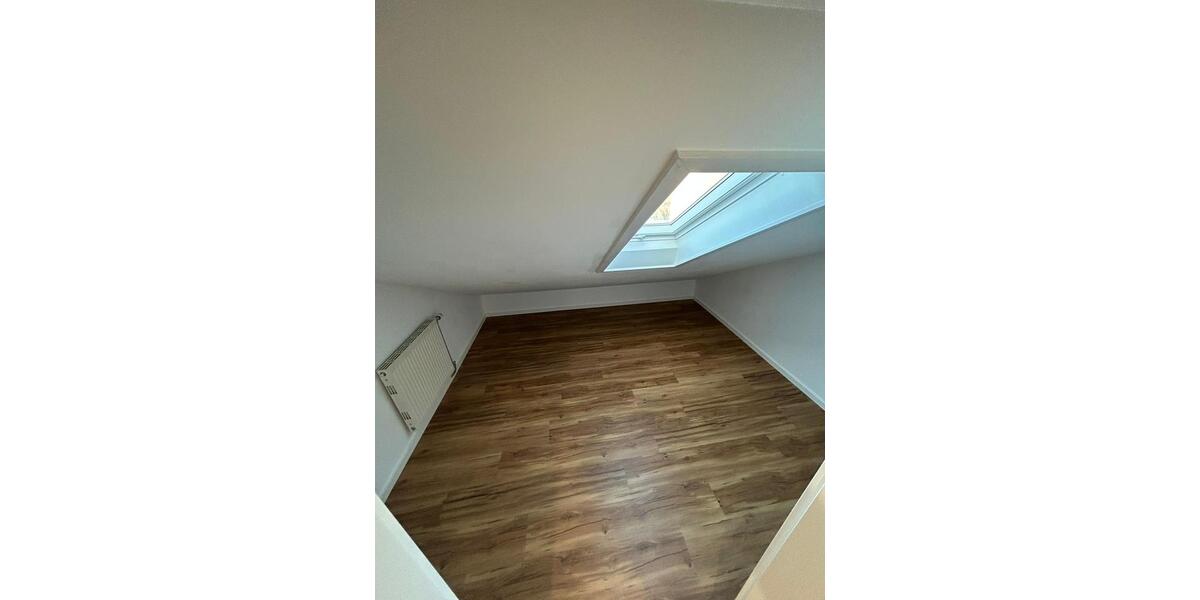 Dachgeschoßwohnung Windorf - 3 Zimmer, 80 m&sup2;, 690&euro; | Angebot:24660526