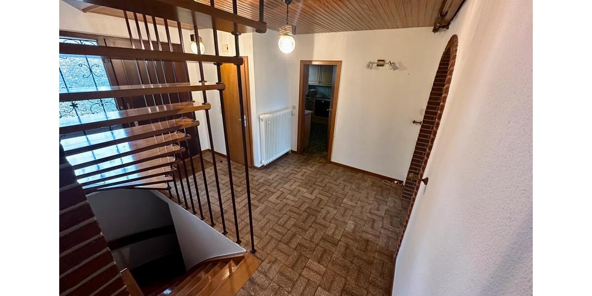 Großz.EFH, Nettokaltmiete 1.375,-€mtl. o. Kaufpreis. 289.000,-€ 5 zimmer