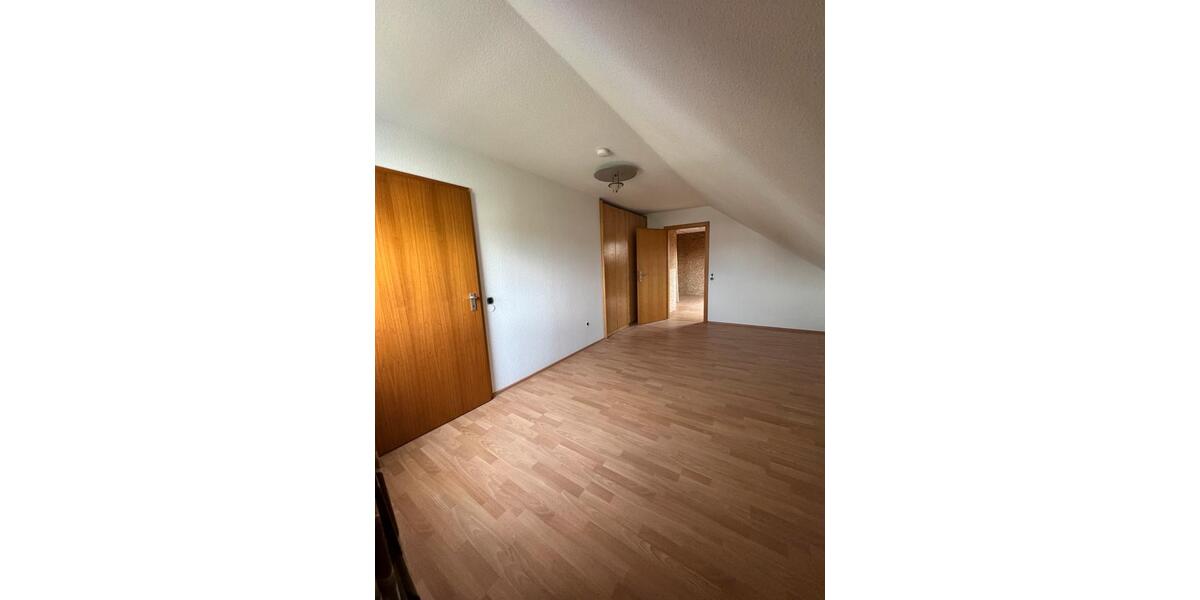 Dachgeschoßwohnung Kreuztal - 3 Zimmer, 65 m&sup2;, 750&euro; | Angebot:26536657