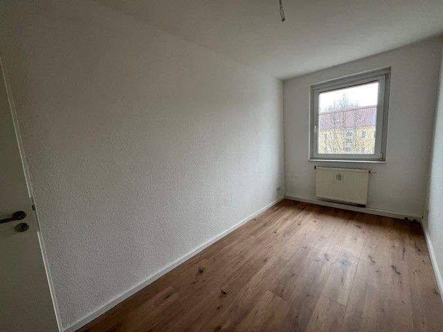Etagenwohnung Zwickau Eckersbach - 4 Zimmer, 75 m&sup2;, 540&euro; | Angebot:26842150